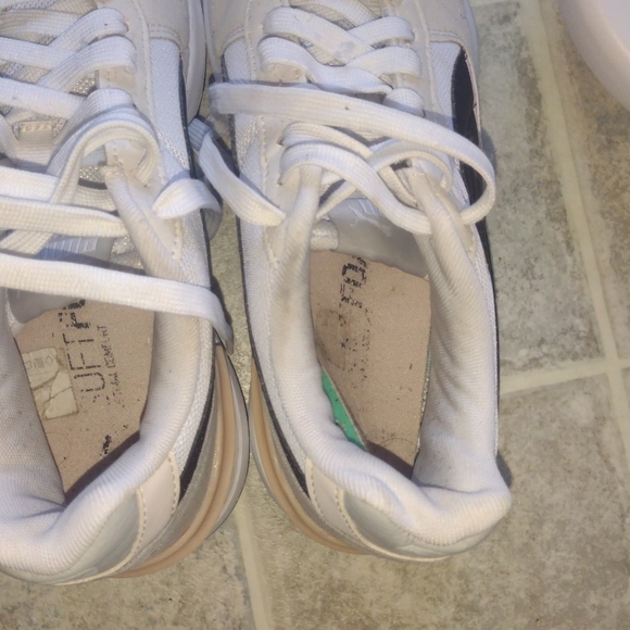 Puma White and Black Sneakers - Picture 7 of 15